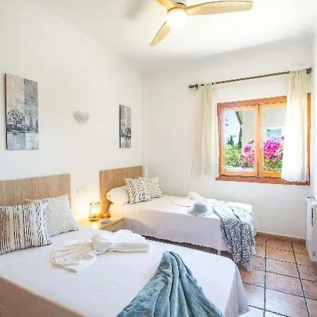 By Interhome * Casas de Torrat